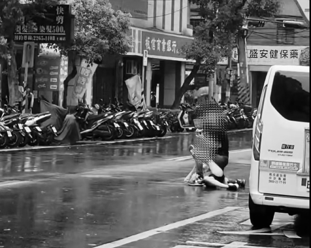 土城男狠殺2女「凶殘影片」曝光!她倒地「被捅數刀」網抖爆:好可怕