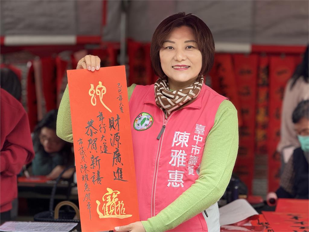 快新聞/延續40年傳統!台中福正宮「尾牙」暖供湯圓與民分享 名師揮毫送春聯