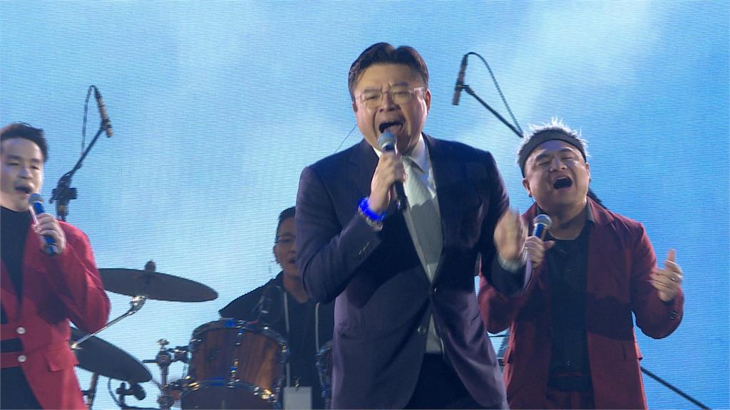 被電子業耽誤的情歌王子！　金寶許勝雄尾牙開唱　全場暴動