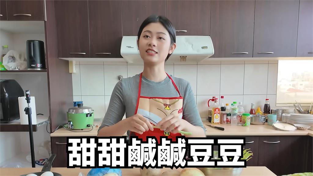 正妹「料理5菜1湯」過程超災難 崩潰喊:我不要再煮了