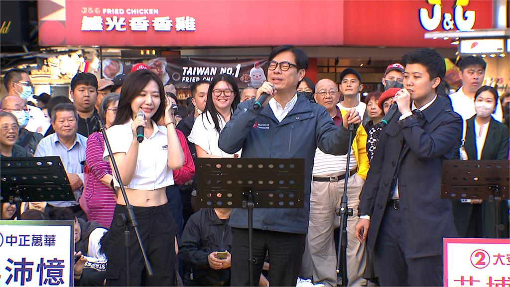 綠營請出暖男市場開唱 招牌歌「紅豆」掀熱潮