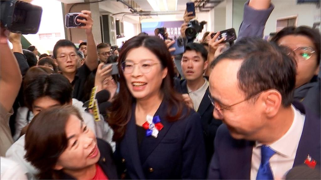 鄭麗文稱「普丁非獨裁者」惹議 曹興誠轟:她是中邪了嗎