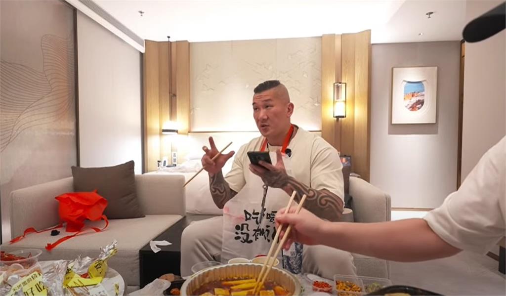 館長砸200萬飛深圳「盼抖內回本」！離台前吐「台灣人很可憐」背後原因曝
