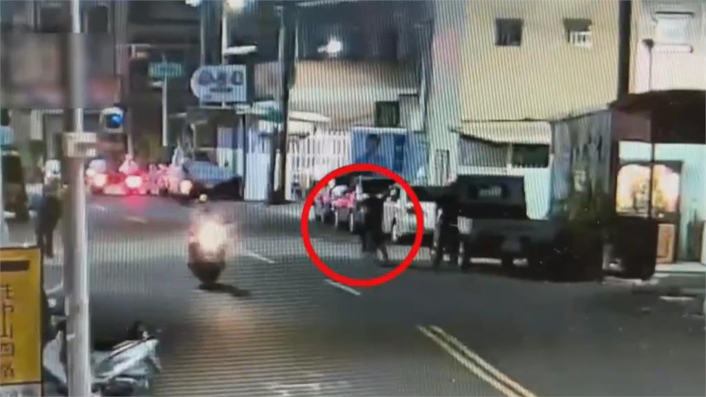 高雄警攜愛犬扮民眾遛狗埋伏　抓偷香爐賊再揪竊盜2條通