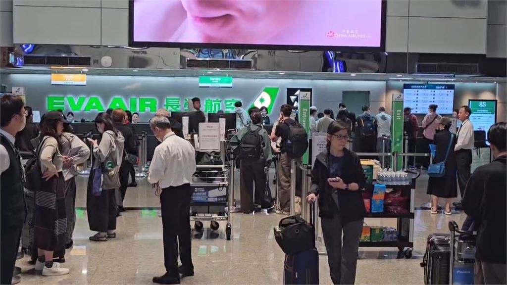 「薔琵」攪局桃機航班逾半取消 湧旅客改票搶候補、盼順利出國