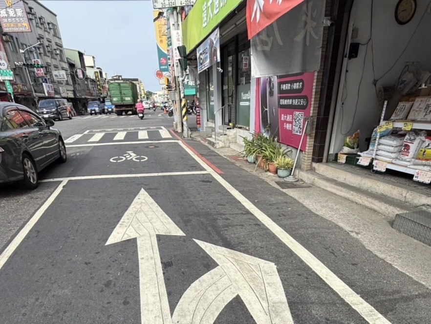 謝龍介宣傳車下班尖峰時間　違規停路口大發文宣引發民怨