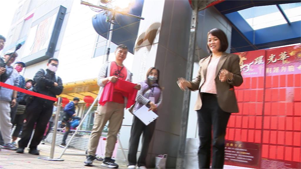 新春迎開工！光華商場熱鬧開市　擲筊抽紅包300包試手氣