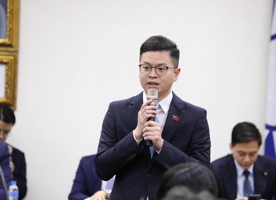快新聞／國民黨、民眾黨爆發衝突了！凌濤竟為1事狂嗆柯文哲　陳智菡氣炸開轟
