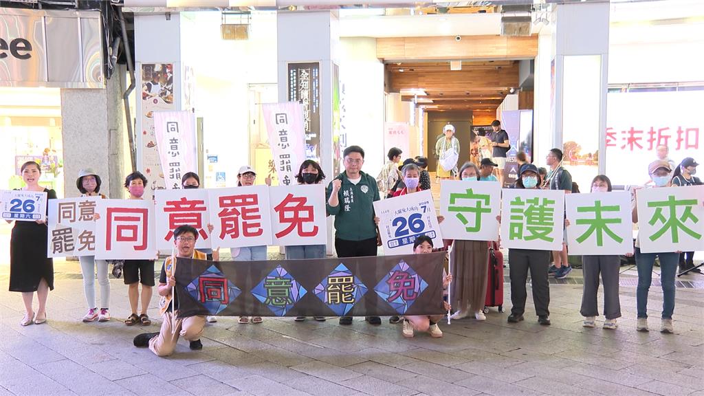 高雄綠營立委助攻罷團! 邱議瑩、賴瑞隆、黃捷北市路口開講