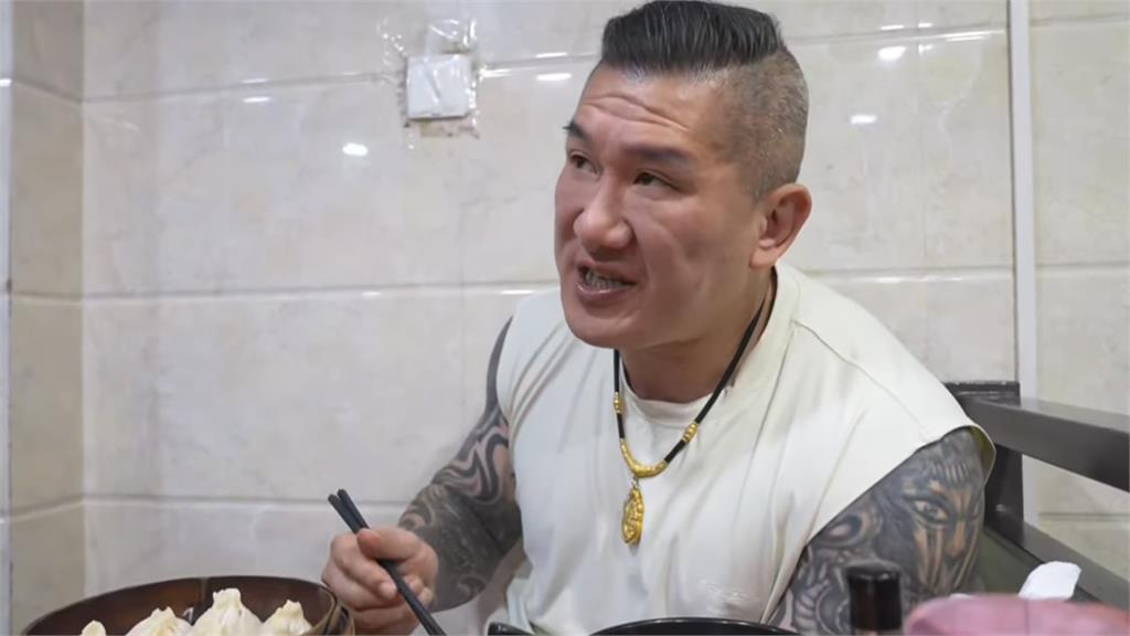 館長狂讚中國也沒救!直播「愧疚認了1事」小粉紅氣炸:來蹭吃蹭喝的