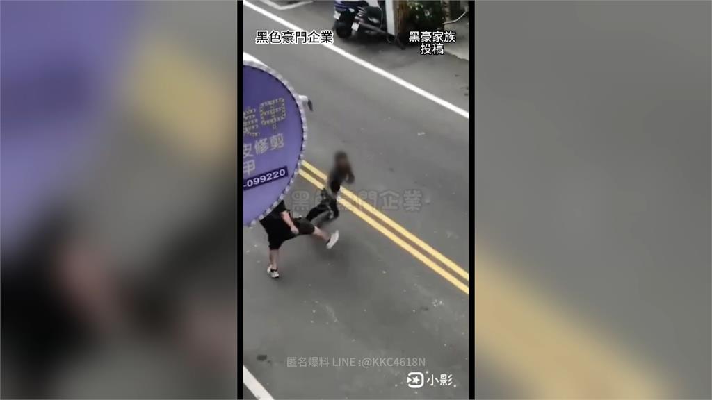 逃逸移工躲盤查 趁紅燈下車鳥獸散 熱心民眾出手出腳協助逮人
