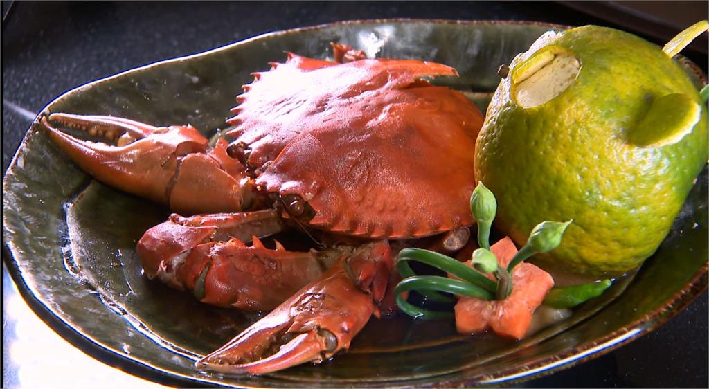 不生醃!兩種酒醃漬成「熟醉蟹」 散發酒香與玫瑰甜味