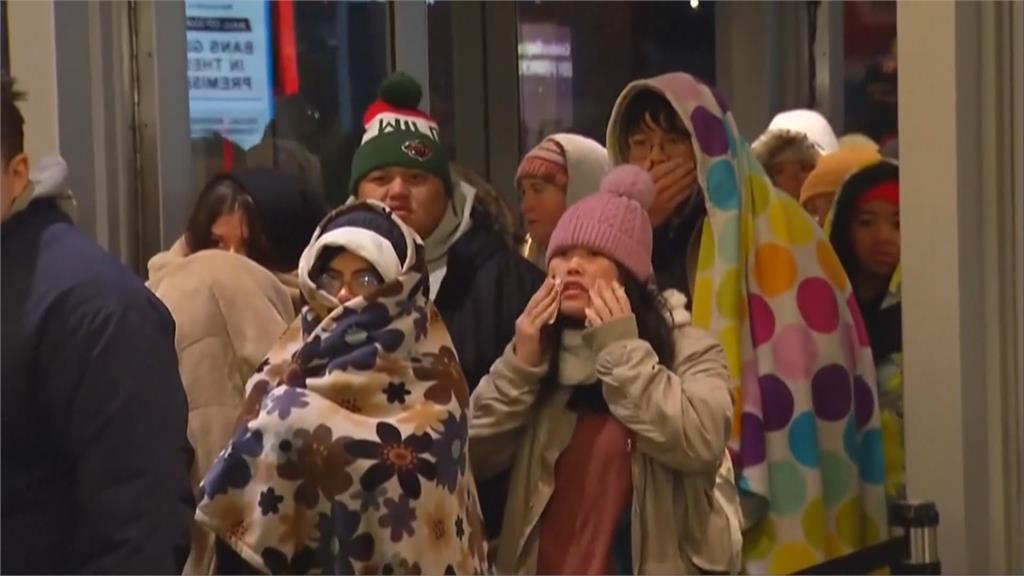 黑五來了就是要買爆　天還沒亮商場湧排隊人潮