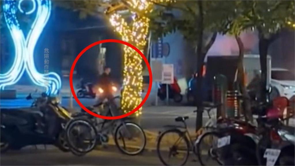 屏東縱火燒車！　男燒4車再砸2車還闖超商搶7千元