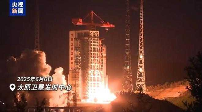 中國天空驚見「白色長條狀巨物」!網嚇:「是不是UFO?」官方解答了