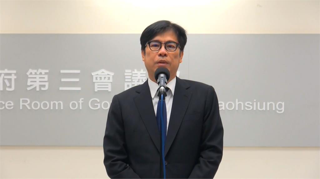 選高市長吹響號角?柯志恩與許崑源女兒合體看板首度掛上