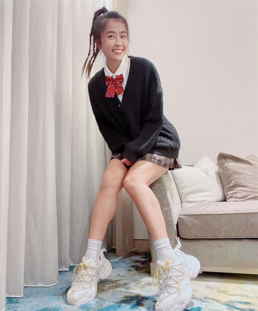 42歲小嫻恢單真實狀態曝 樂當「學生妹」網激喊:我們一起去上課!