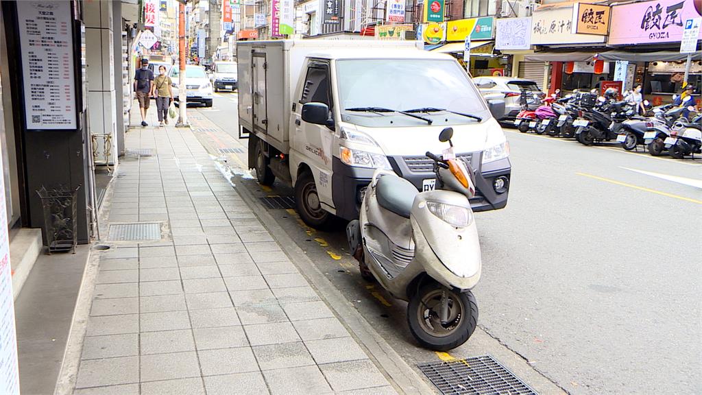 違規停車變公然侮辱　騎士質疑員警態度嗆「有牌流氓」