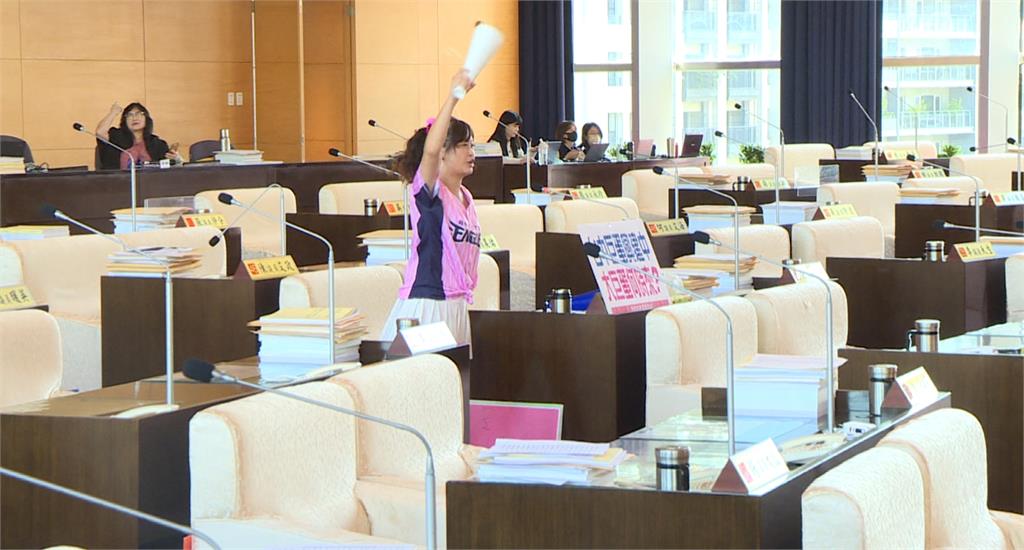 簡體字不雅留言騷擾！　台中女議員截圖報警