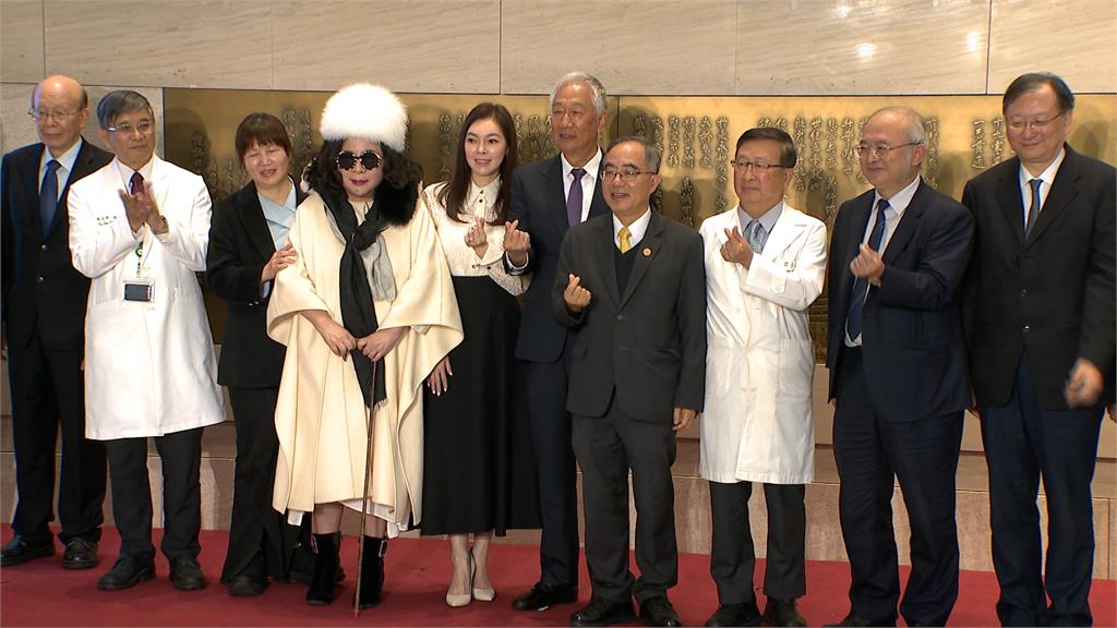 51歲曾馨瑩超逆齡！　打高爾夫「秀大長腿」極品身材如女團成員
