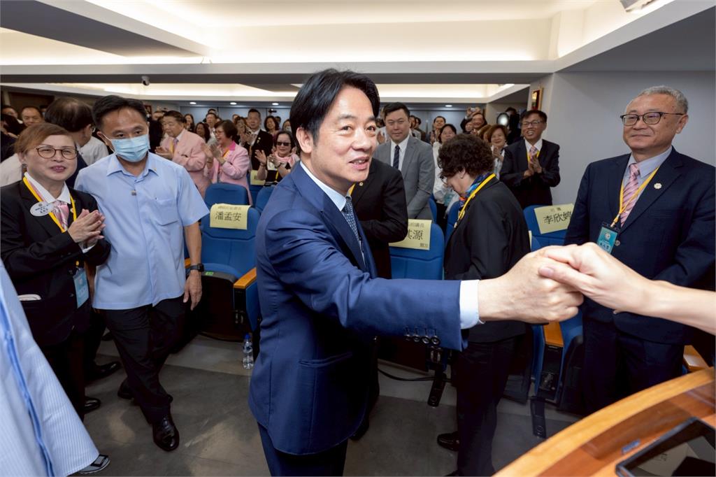 快新聞/力推軍人優先登機! 賴總統:若商務艙有空位應自動升等