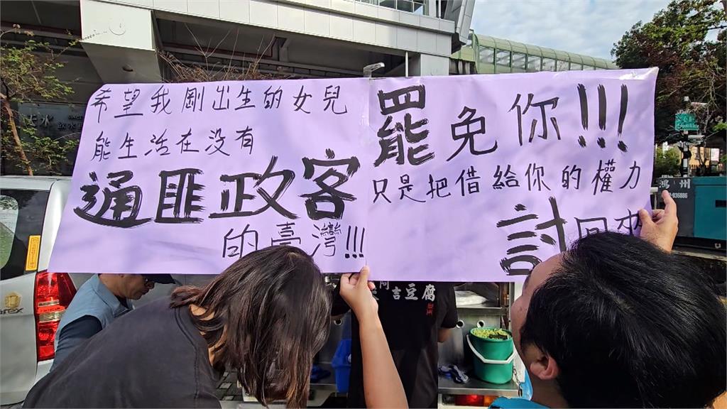 民進黨首場宣講「捷運也站滿人潮」擠爆!卓冠廷感動曝畫面:台中人站出來了