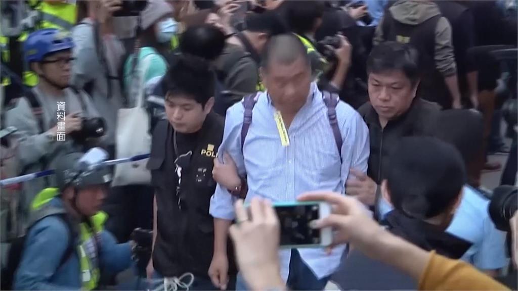 黎智英出庭自辯　妻子現身相挺、近百人排隊旁聽