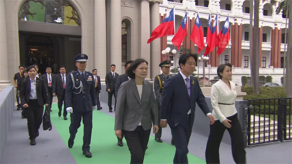 快新聞/玉米不捨貝果!蔡英文揮別總統府 蕭美琴哭了