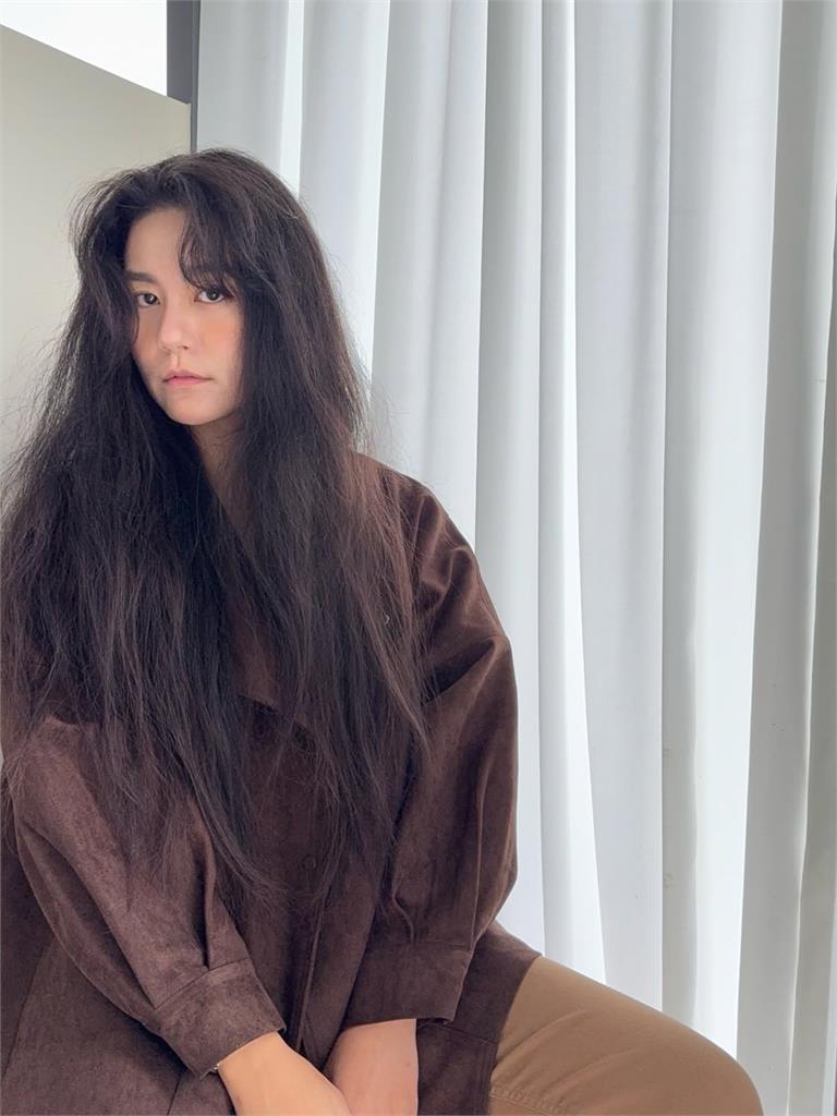 《黑澀會》女星產後5年突PO「中空照」炸出川字肌！「超猛近照」流出網全看呆