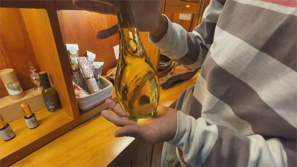 警破獲地下檜木精油廠 10年暴利逾500萬