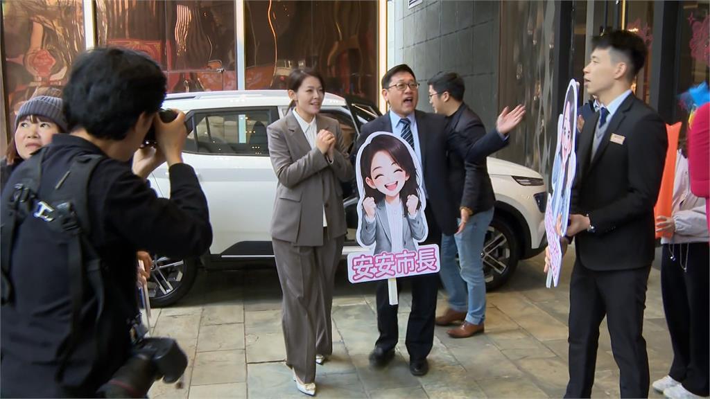 新竹市購物節最大獎"休旅車開回家" 高虹安親頒獎