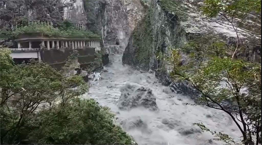 立霧溪堰塞湖潰流、徐榛蔚台北拜廟?張峻:本就無心縣政