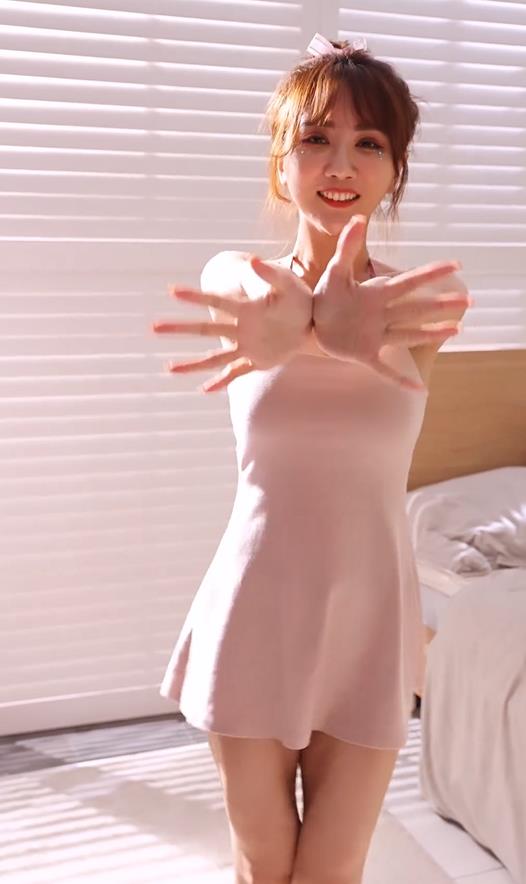 啦啦隊女神「床邊熱舞」讓2條線快撐不住！應片曝光掀萬人朝聖
