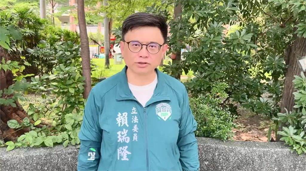 快新聞/五星旗男潛入白營走讀遊行 賴瑞隆嗆:任何活動都不能違背民主原則