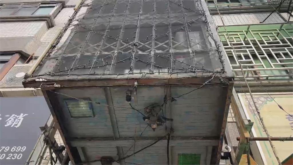 建築物外加裝「外掛電梯」方便搬運 民眾心驚驚!南市府:依法拆除