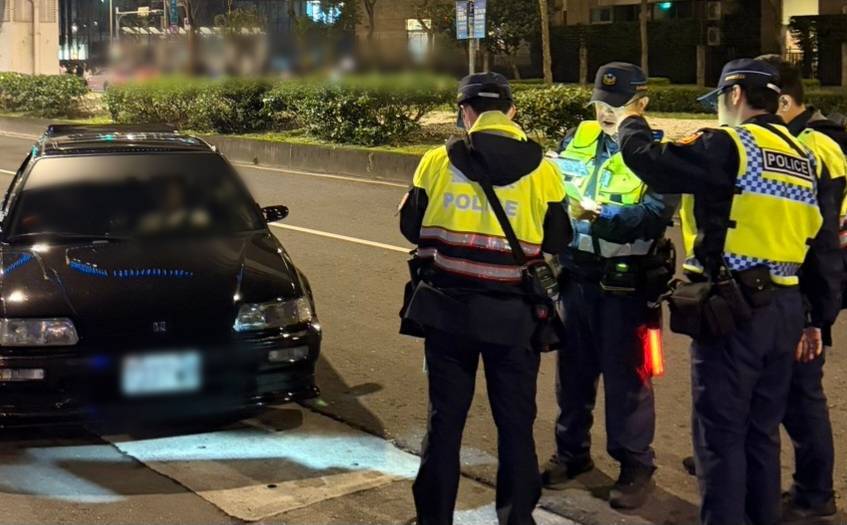 王陽明揪「韓哥」靜態快閃車聚變調　警現場取締53件違規