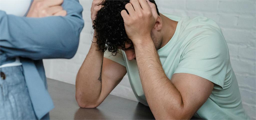 鄰居男嫌吵砍死夫妻獨留2幼子!「1行為」惹怒法官判死刑:無教化可能