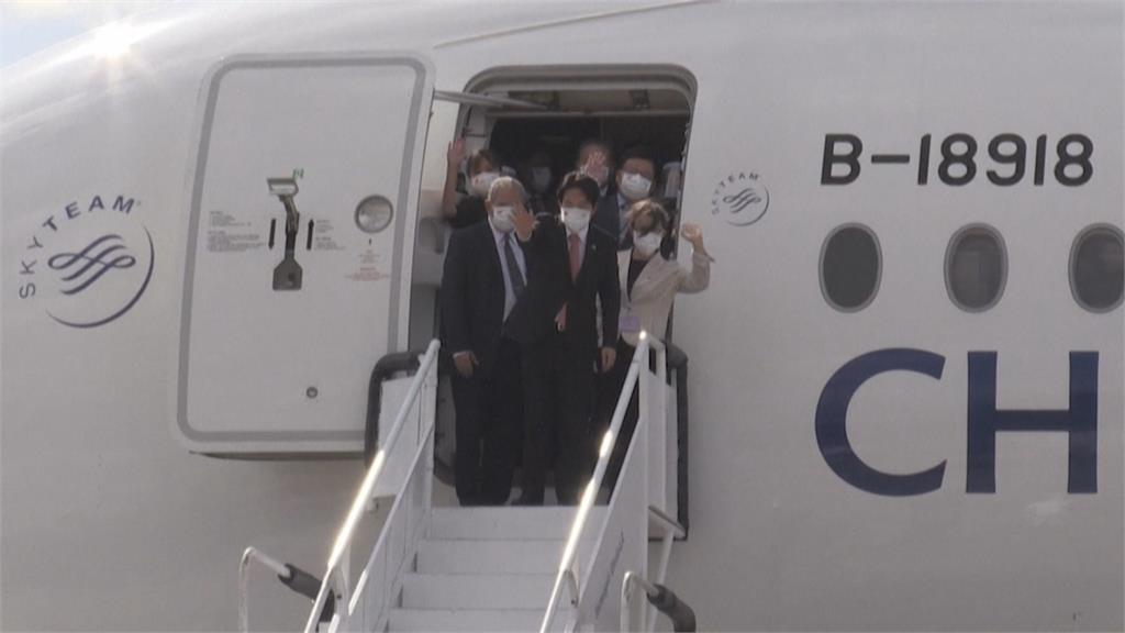 副總統賴清德抵達宏國　副總統李薇拉迎接