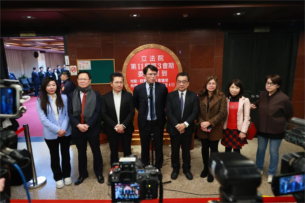 快新聞/罷免案今送件、政院對選罷法提覆議 黃國昌曝黨團投票意向:賴清德應懸崖勒馬