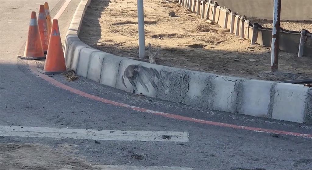 翻車了!彰化芳苑觀光鐵牛車翻覆 車上10名觀光客輕傷送醫