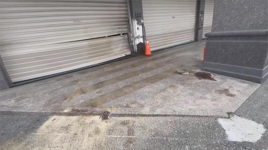 酒駕心虛!台南轎車違規遭攔 加速逃逸自撞民宅