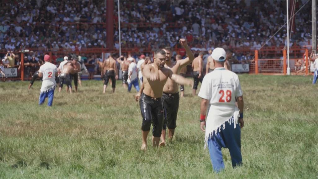 土耳其人的油亮亮奧運！　「塗油摔角」比賽傳承663年