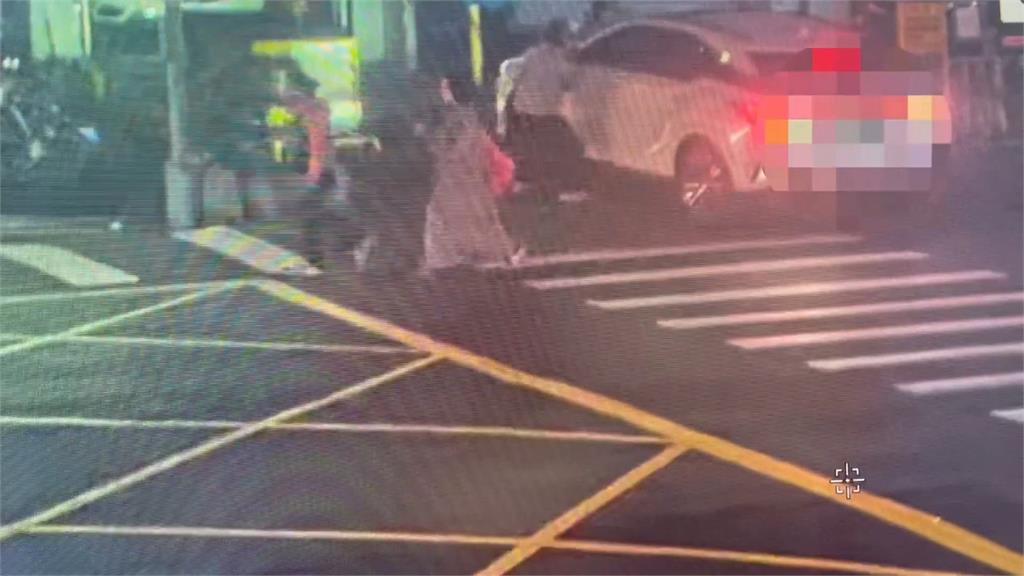 擋住車道嗆「我是銀行VVIP」　網友幫統計違規項目