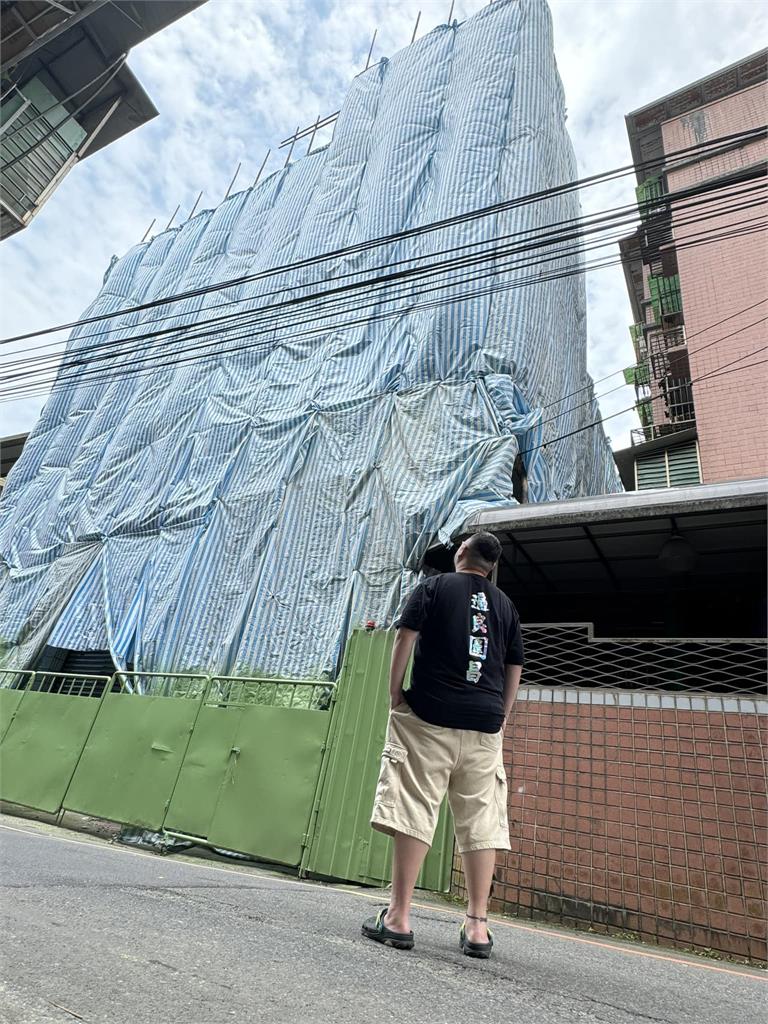 快新聞/拿到執照逾半年!四叉貓曬照曝黃國昌違建還沒拆完 網酸:小心藐視國會