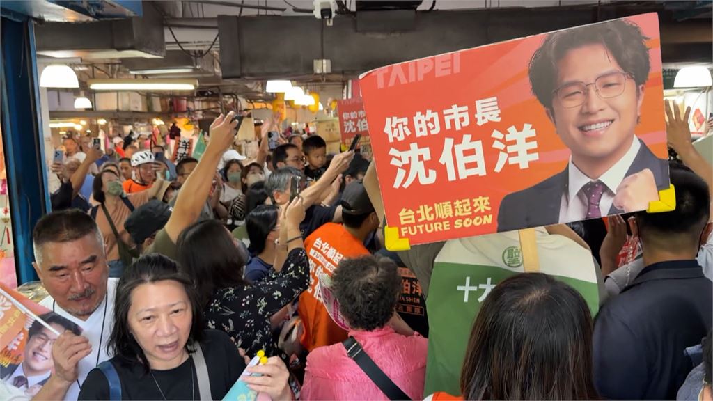 文山區掃街遇阿嬤暈倒　沈伯洋秒中斷採訪上前關切