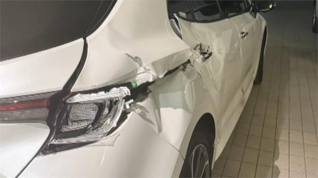 公車維修板彈開! 轎車被刮"破大洞" 求償費近20萬談不攏