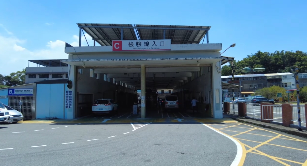 驚呆!驗車上演「動物星球」 引擎室裡鳥築巢、老鼠產子