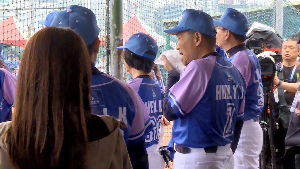 雙北對決!世壯運慢速壘球「台北奪冠」 侯友宜接球擦傷