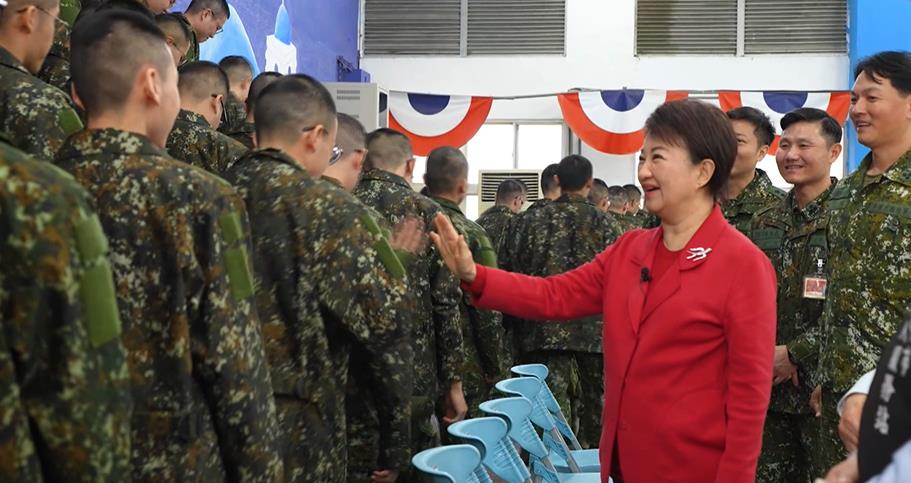 年節前夕慰勞台中子弟 盧秀燕親赴成功嶺發加菜金