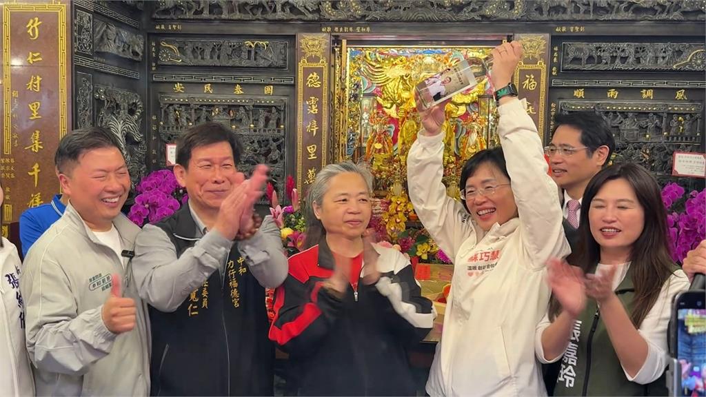 土地公生！蘇巧慧帶小雞拜廟　李洋媽媽帶「這個」獻祝福